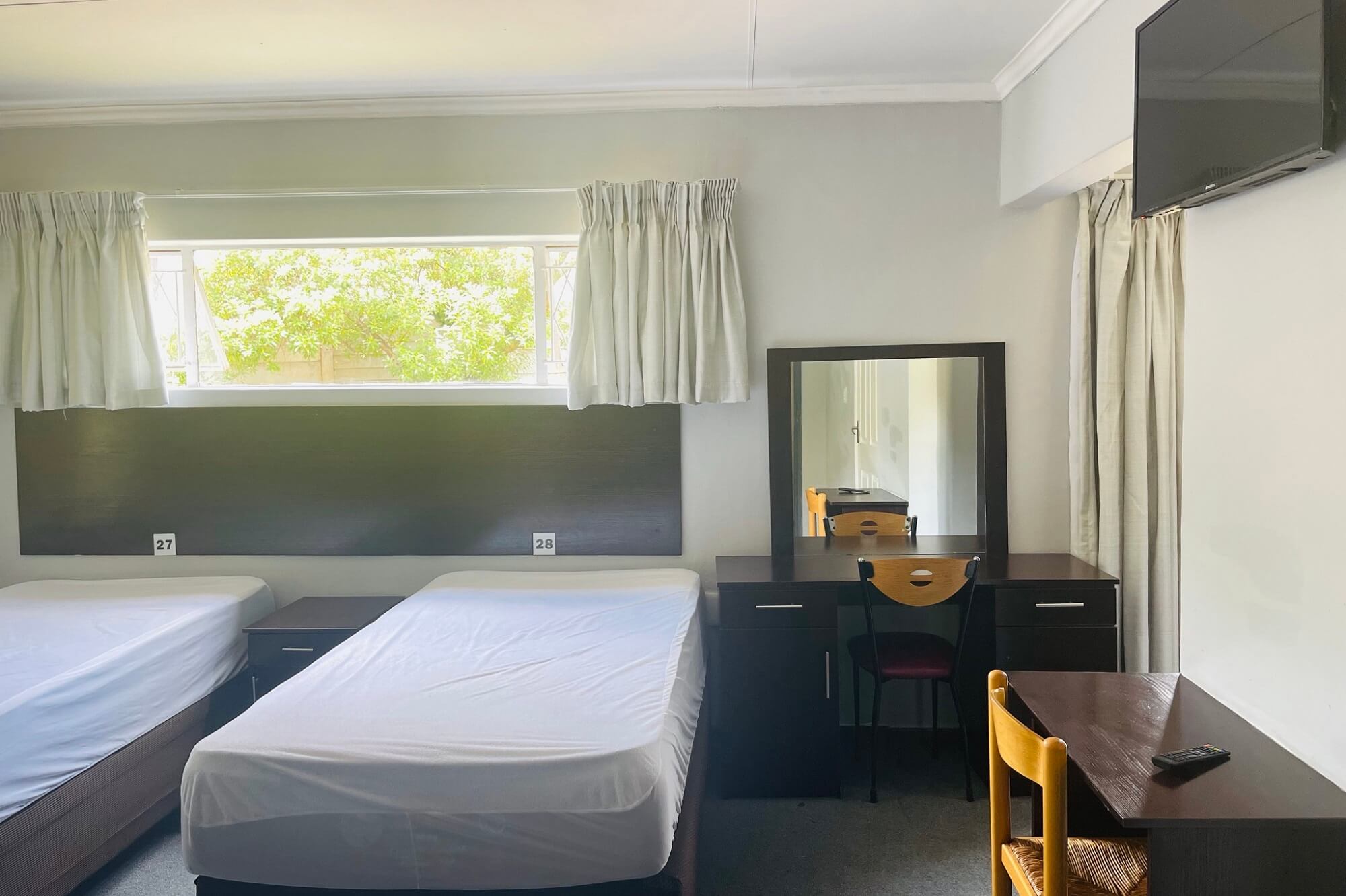 Sharing Room